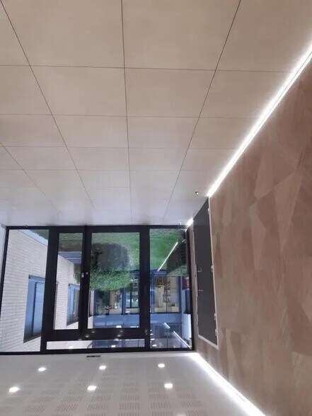 Bureau dans Champs-sur-Marne à vendre - Photo de l’immeuble – Image 3 sur 5