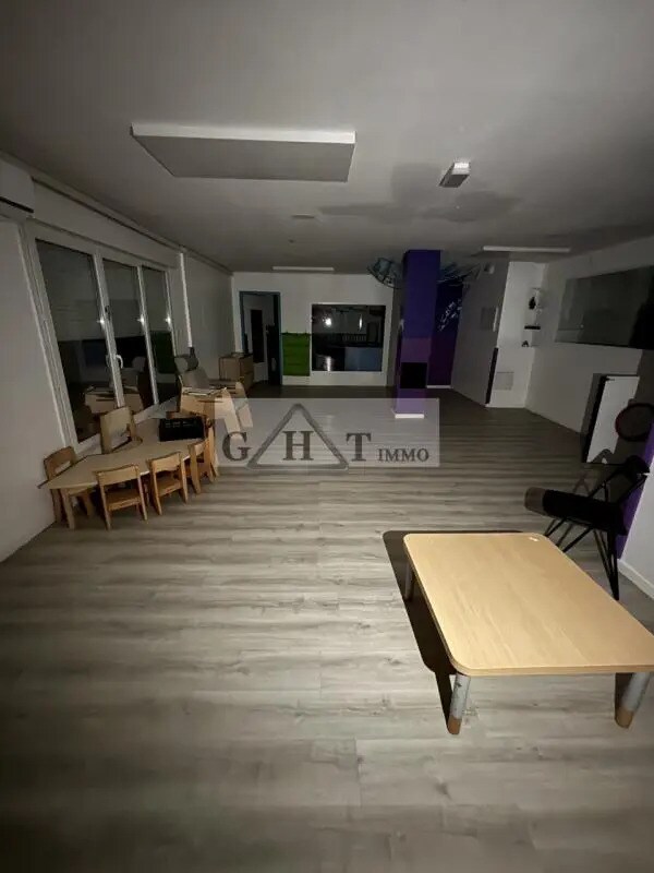 Local commercial dans Créteil à louer Photo de l’immeuble– Image 1 sur 9