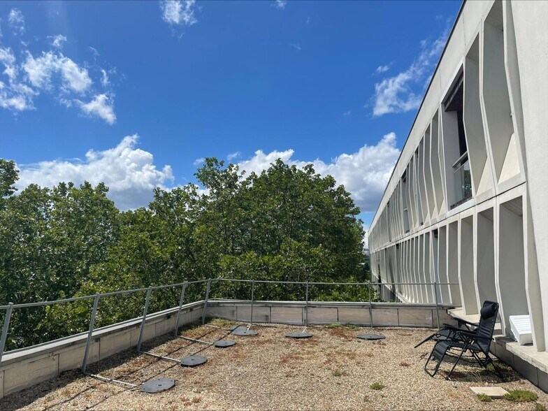 Bureau dans Charenton-le-Pont à louer - Photo de l’immeuble – Image 3 sur 10