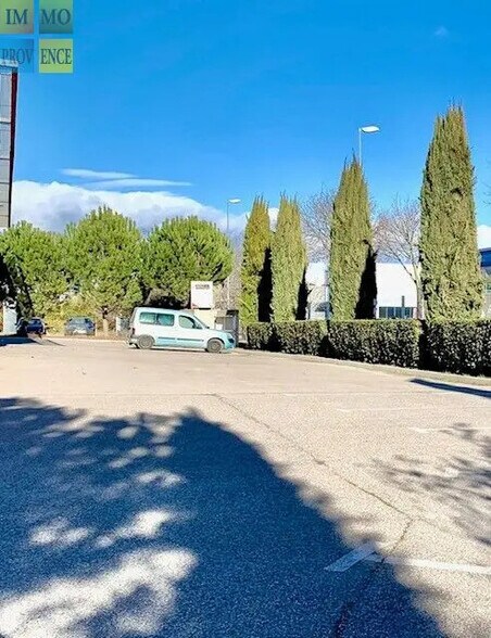 Bureau dans Pertuis à louer - Photo de l’immeuble – Image 3 sur 3