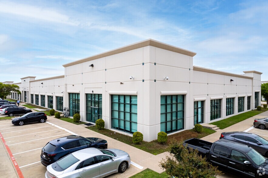 5208 Tennyson Pky, Plano, TX à louer - Photo de l’immeuble – Image 2 sur 13