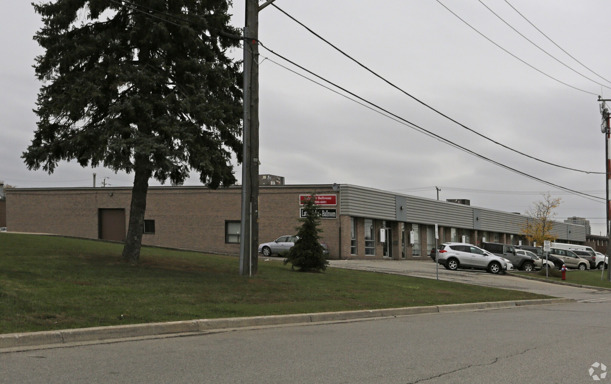 4611-4613 Burgoyne St, Mississauga, ON à louer Photo principale– Image 1 sur 8
