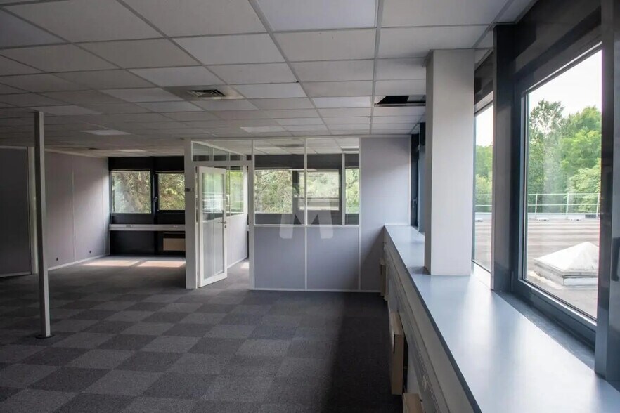 Local d’activités dans Villebon-sur-Yvette à louer - Photo intérieure – Image 3 sur 9