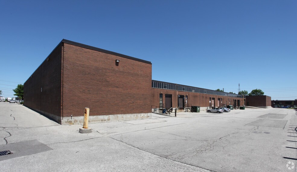 1180-1196 Martin Grove Rd, Toronto, ON à louer - Photo de l’immeuble – Image 3 sur 3