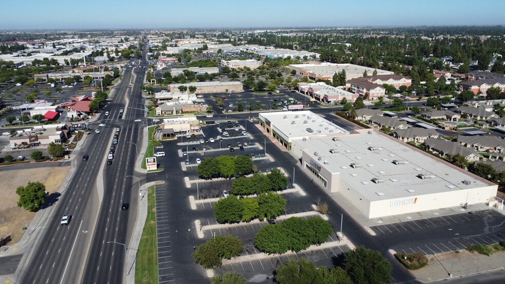 3520 W Shaw Ave, Fresno, CA à louer - Photo de l’immeuble – Image 3 sur 6