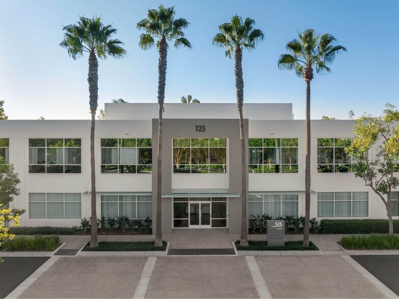 163 Technology Dr, Irvine, CA à louer - Photo de l’immeuble – Image 3 sur 18