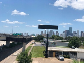 3433 I-45, Houston, TX à louer Photo de l’immeuble– Image 1 sur 19