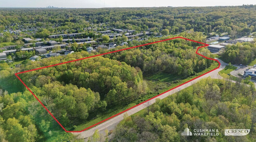 York Beta Dr, North Royalton, OH à vendre - Aérien – Image 1 sur 5