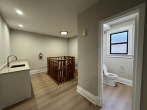 121 N Washington St, Naperville, IL à louer Photo intérieure– Image 2 sur 28