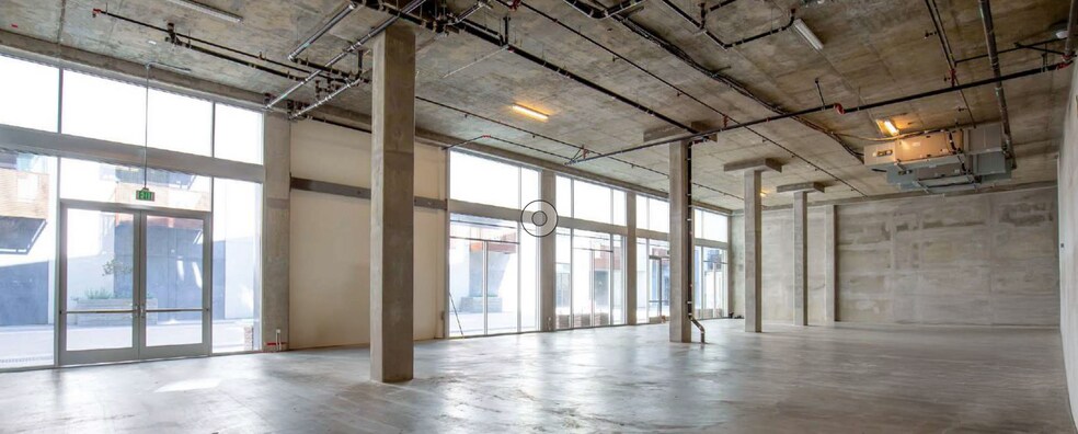 950 E 3rd St, Los Angeles, CA à louer - Photo de l’immeuble – Image 3 sur 8