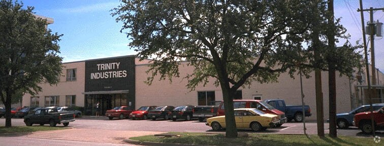 2525 N Stemmons Fwy, Dallas, TX à vendre - Photo de l’immeuble – Image 2 sur 3