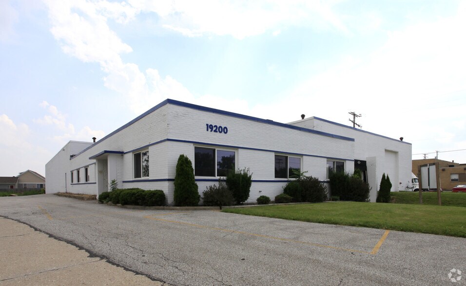 19200 Cranwood Pky, Warrensville Heights, OH à louer - Photo principale – Image 1 sur 19