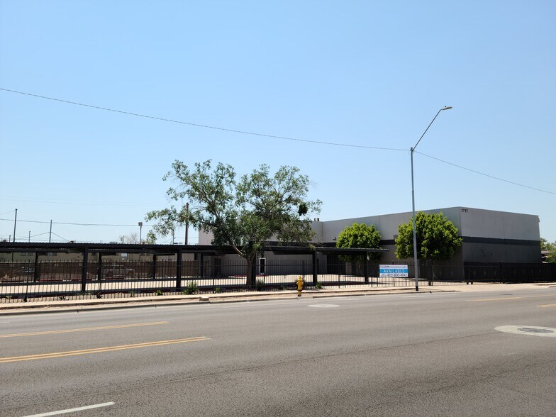 1717 E Van Buren St, Phoenix, AZ à louer - Photo principale – Image 1 sur 33