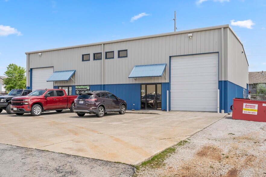 1274 N Kinder St, Nixa, MO à louer - Photo de l’immeuble – Image 1 sur 25