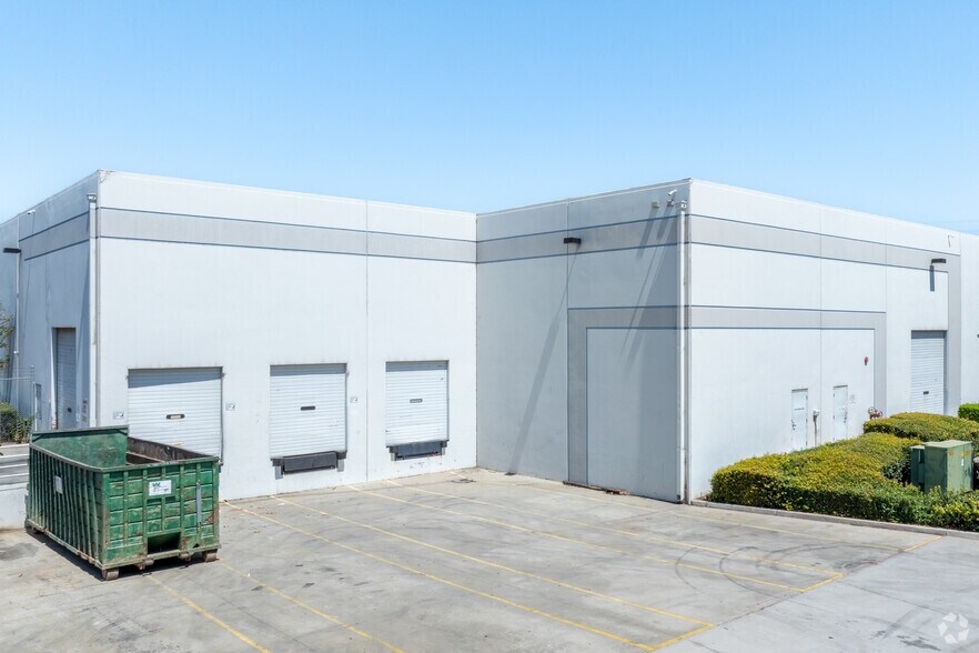 1020 Railroad St, Corona, CA à louer - Photo de l’immeuble – Image 2 sur 5