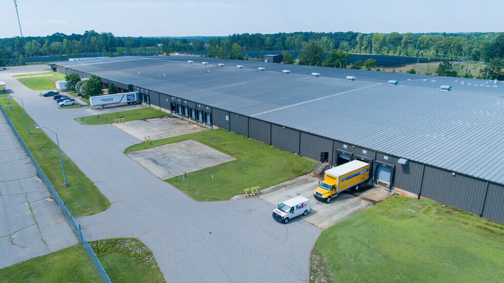 546 Harvey Faulk Rd, Sanford, NC à louer - Aérien – Image 2 sur 12