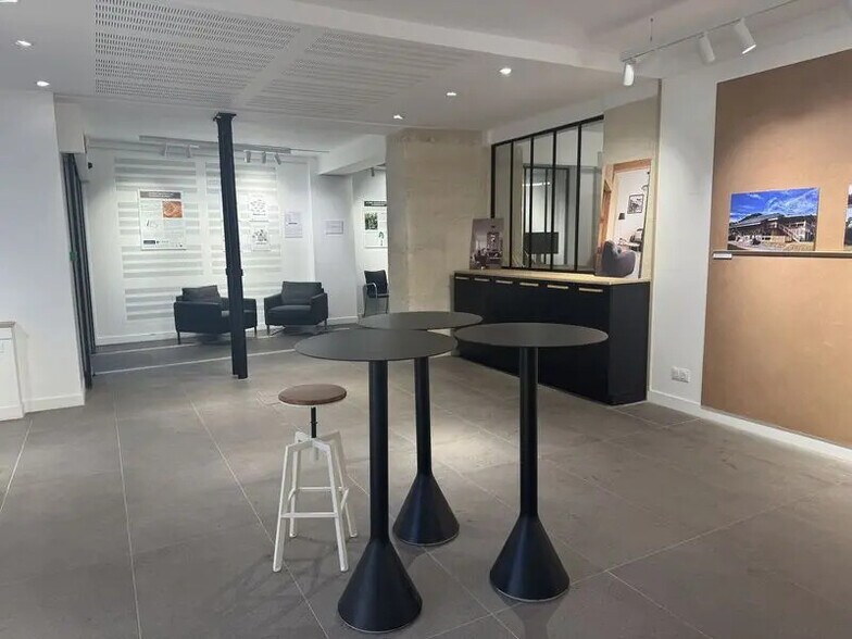 Bureau dans Paris à louer - Photo de l’immeuble – Image 2 sur 13