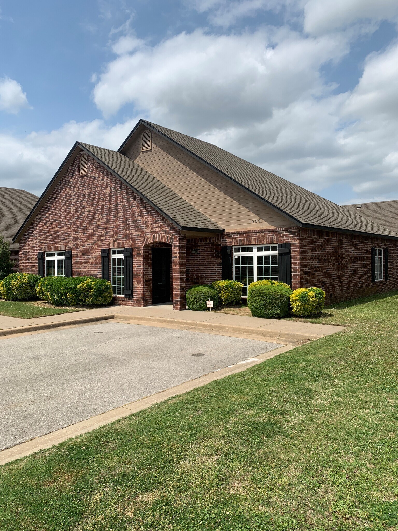 1909 W C St, Jenks, OK à louer Photo de l’immeuble– Image 1 sur 13