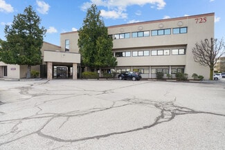 Plus de détails pour 725 Reservoir Ave, Cranston, RI - Bureau à vendre