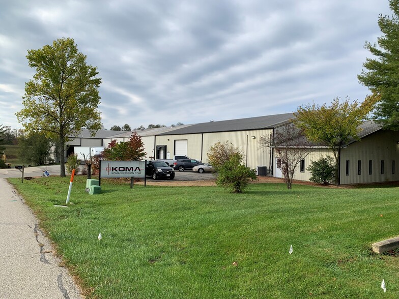 10679 Randall Ave, Aurora, IN à louer - Photo de l’immeuble – Image 1 sur 2