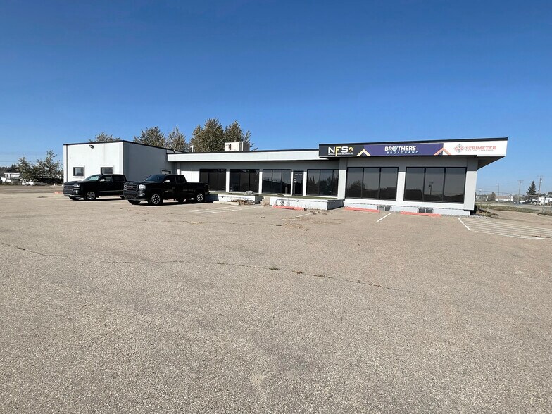 10720 209th St, Edmonton, AB à vendre - Photo de l’immeuble – Image 3 sur 9