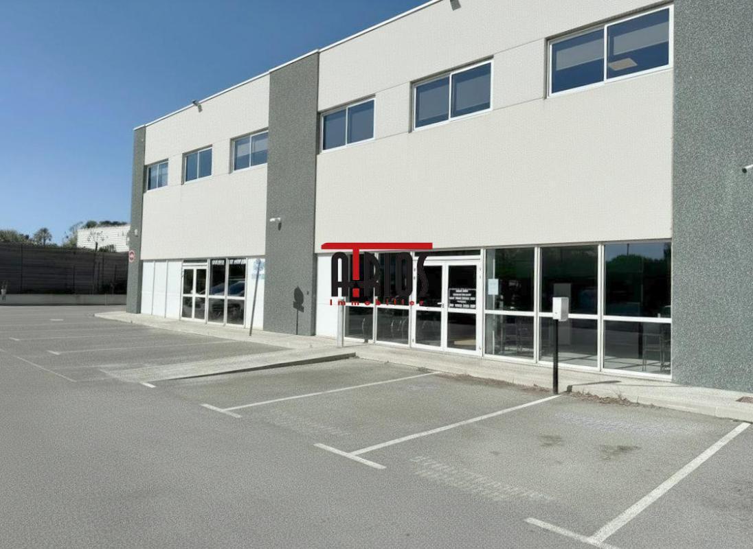 Local commercial dans Carqueiranne à louer Photo de l’immeuble– Image 1 sur 2