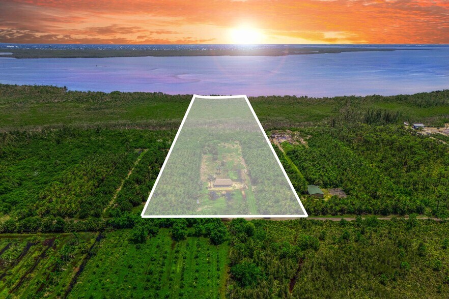 6250 Masters Landing Dr, Saint James City, FL à vendre - Photo de l’immeuble – Image 2 sur 23