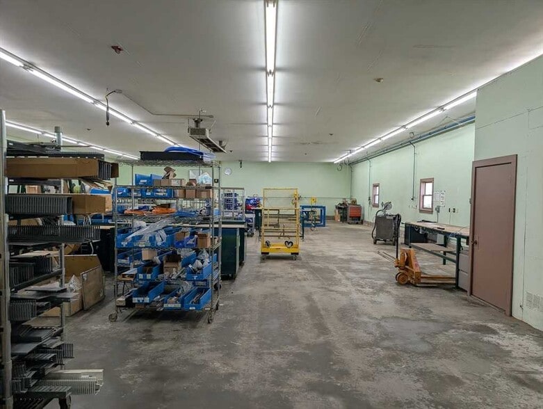 100 Davis St, Douglas, MA à louer - Photo intérieure – Image 2 sur 5
