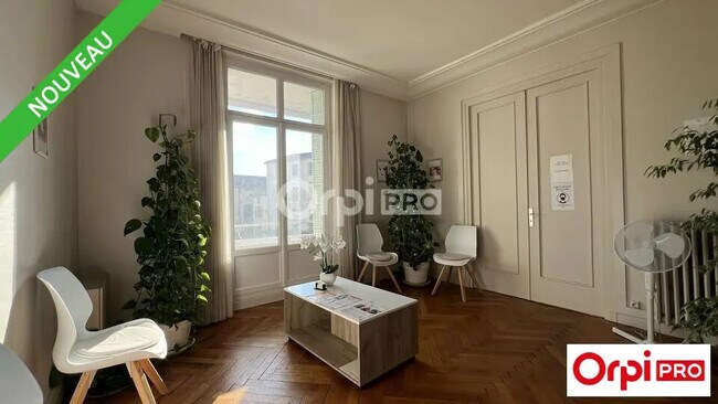 Plus de détails pour Bureau à louer