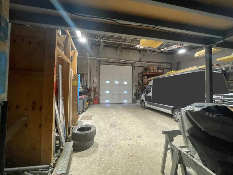 Local d'activités dans Allonne à vendre - Photo de l’immeuble – Image 3 sur 8