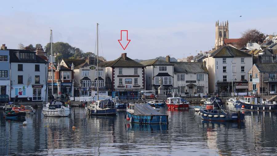 2 The Strand, Brixham à vendre - Photo de l’immeuble – Image 3 sur 11