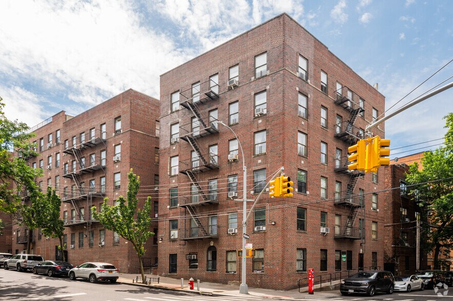 158-160 W 168th St, Bronx, NY à vendre - Photo principale – Image 1 sur 4
