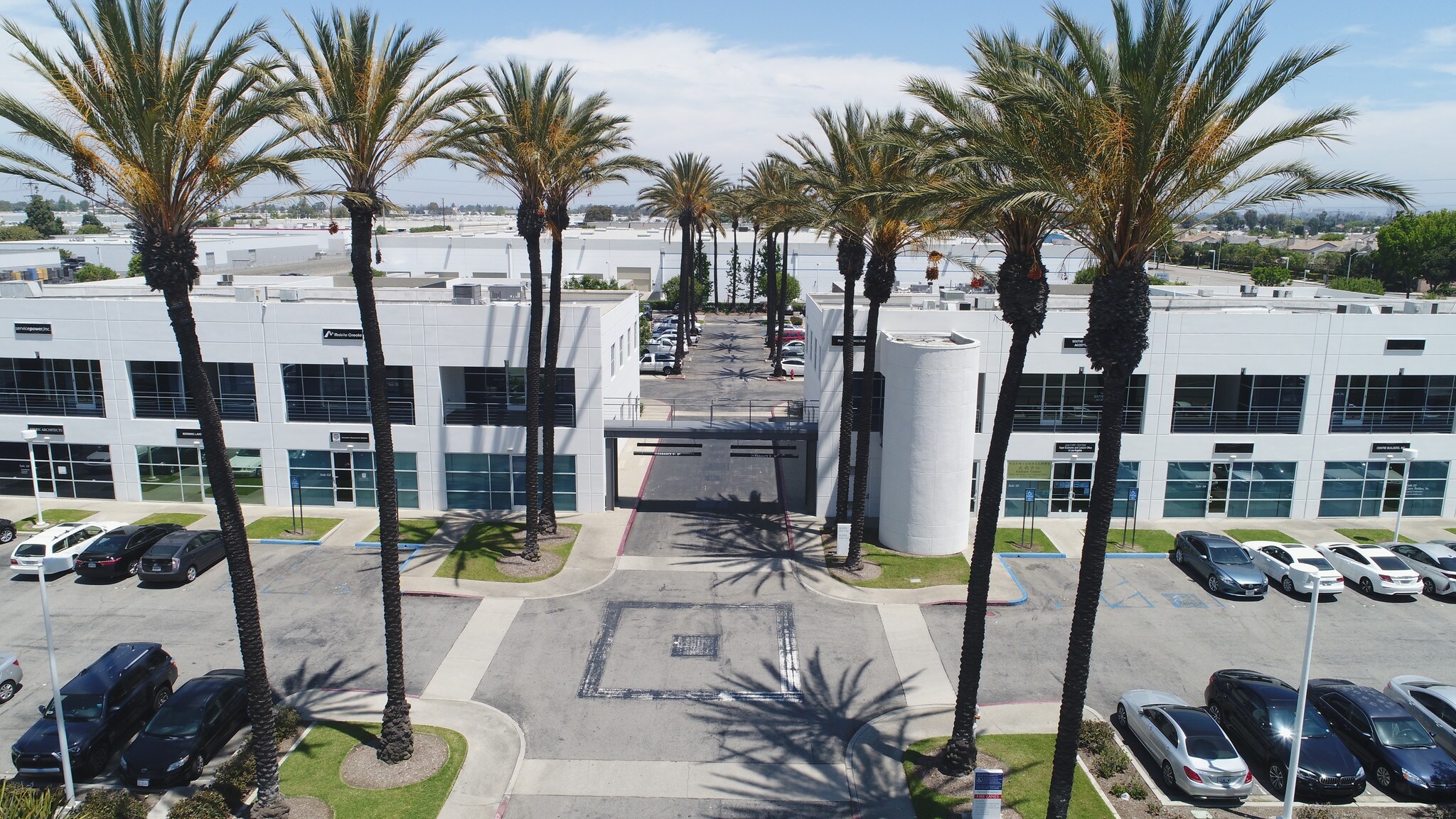 2901 W MacArthur Blvd, Santa Ana, CA à louer Photo principale– Image 1 sur 5