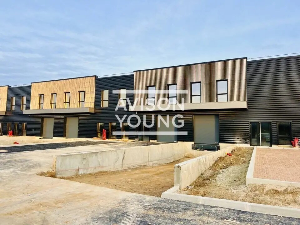 Local d’activités dans Puiseux-en-France à louer Photo de l’immeuble– Image 1 sur 9