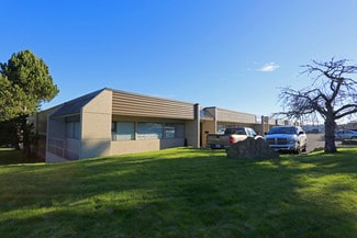 Plus de détails pour 4223 Commerce Cir, Saanich, BC - Industriel/Logistique à louer