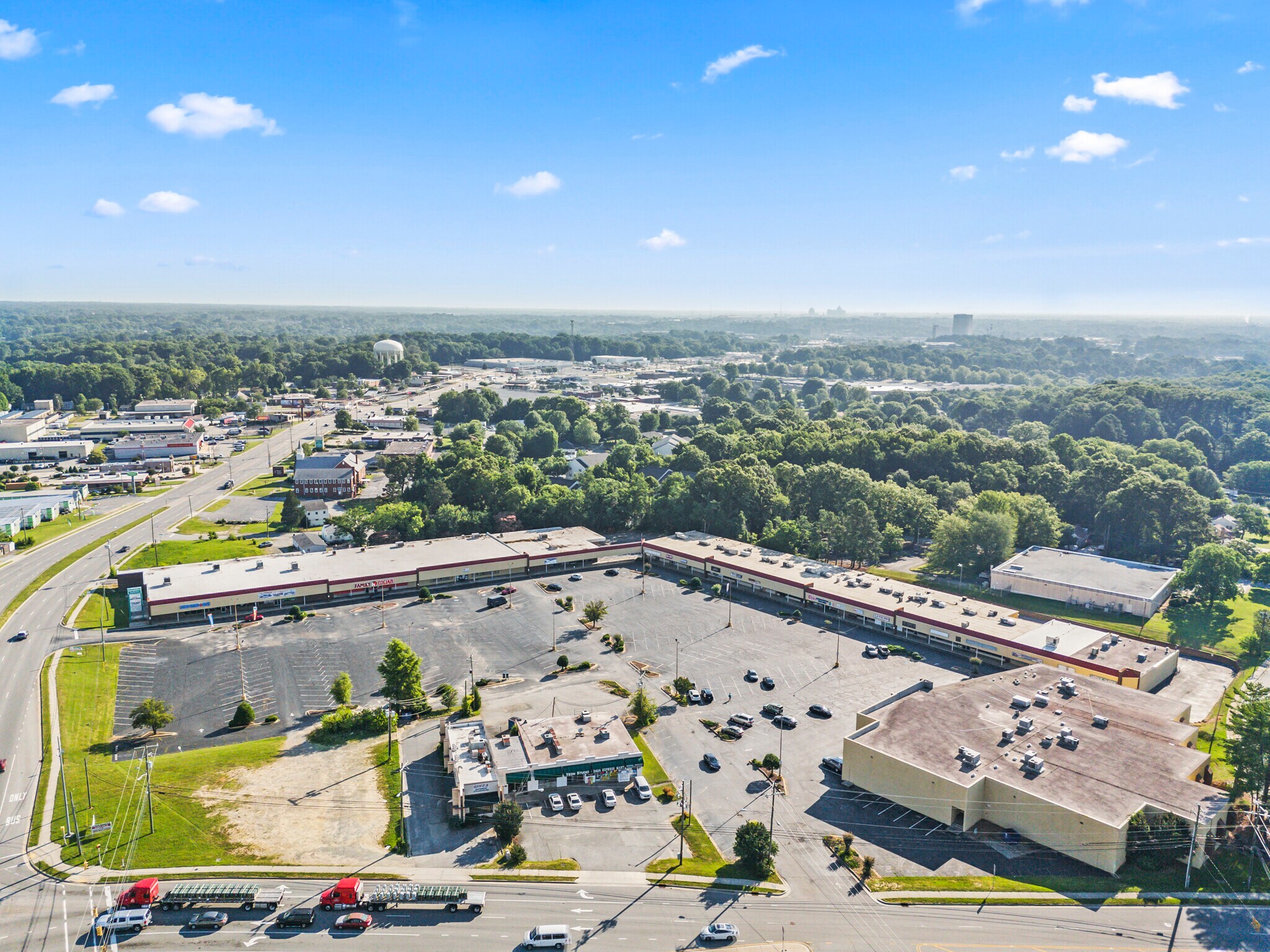 4605-4625 High Point Rd, Greensboro, NC à louer Photo principale– Image 1 sur 7