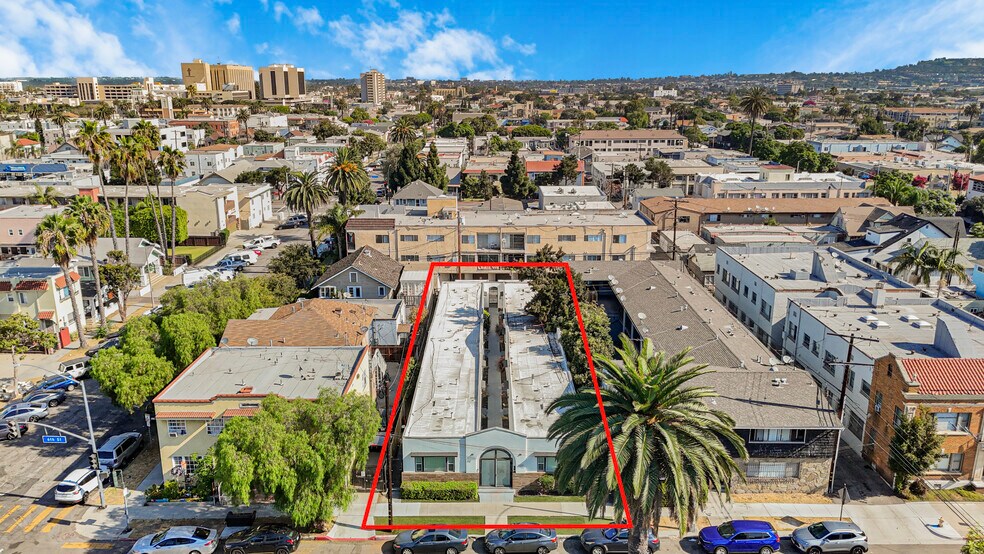 711 E 6th St, Long Beach, CA à vendre - Photo de l’immeuble – Image 2 sur 12