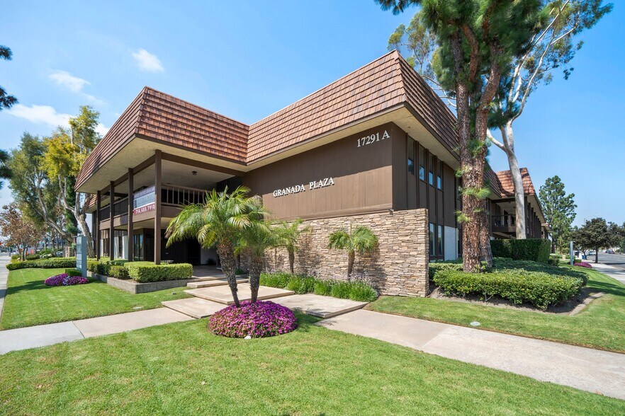 17291 irvine Blvd, Tustin, CA à louer - Photo principale – Image 1 sur 11