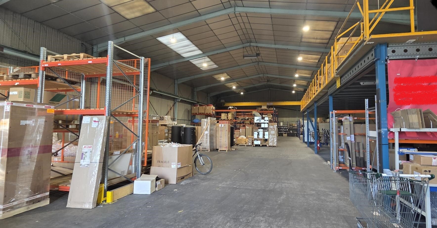 Industriel/Logistique dans SAINT-BARTHELEMY-D'ANJOU à louer Photo de l’immeuble– Image 1 sur 4