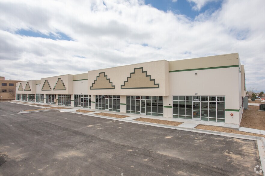 16302-16392 E 2nd Ave, Aurora, CO à louer - Photo de l’immeuble – Image 2 sur 5