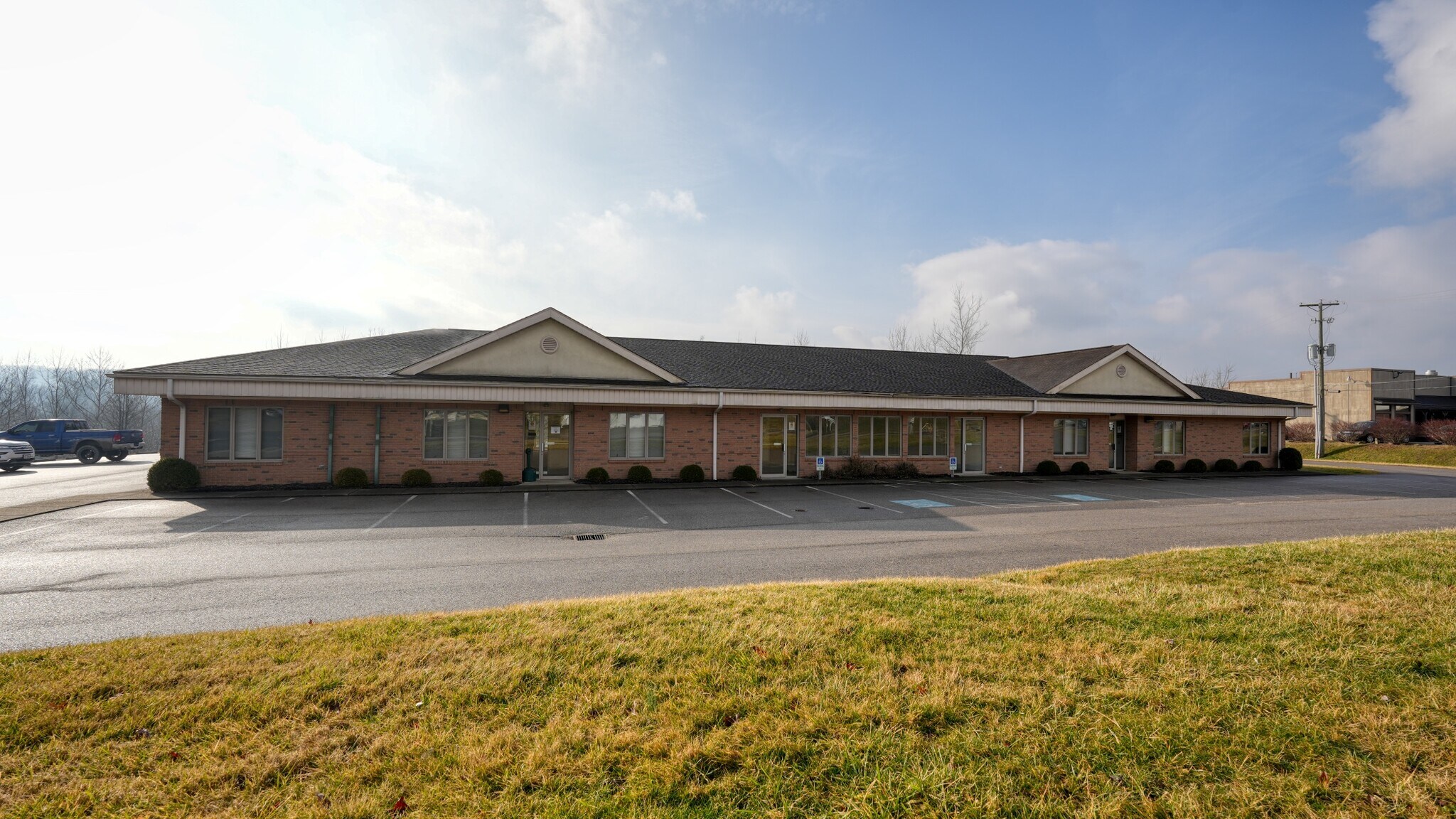 2050 E Wheeling Ave, Cambridge, OH à louer Photo principale– Image 1 sur 21
