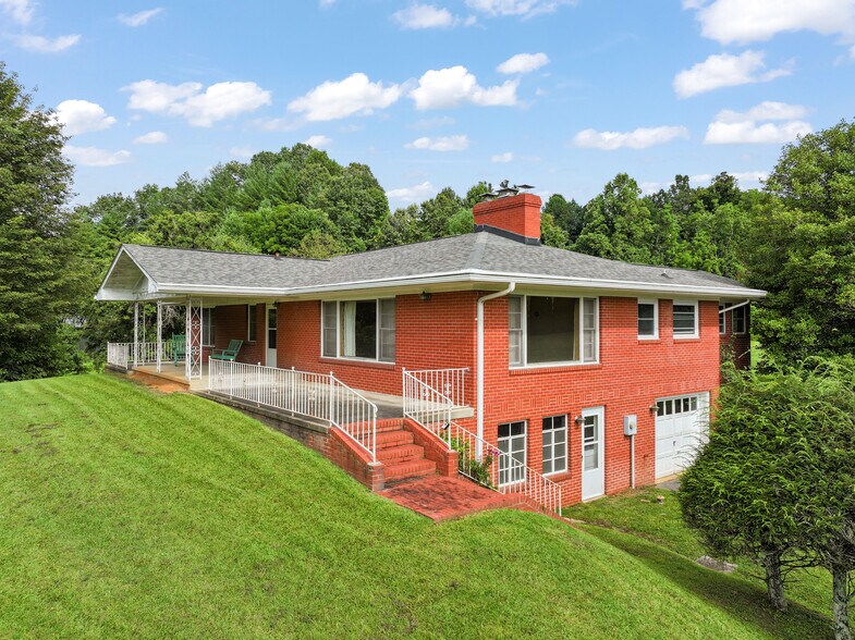 5 Noland Downs Rd, Waynesville, NC à vendre - Photo de l’immeuble – Image 2 sur 33