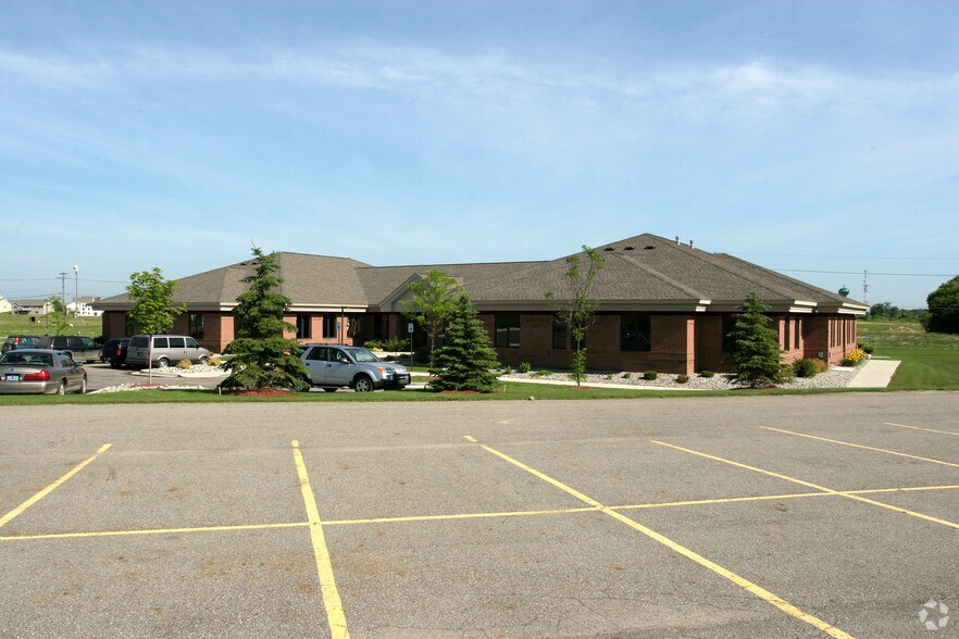 301 Williamston Center Dr, Williamston, MI à louer - Photo de l’immeuble – Image 2 sur 41
