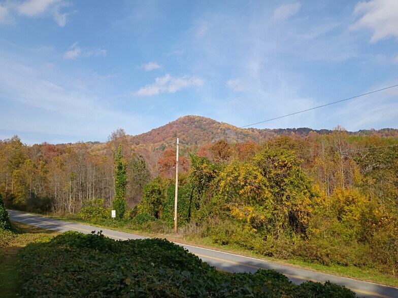 3024 Camp Creek Rd, Union Mills, NC à vendre - Photo principale – Image 1 sur 9
