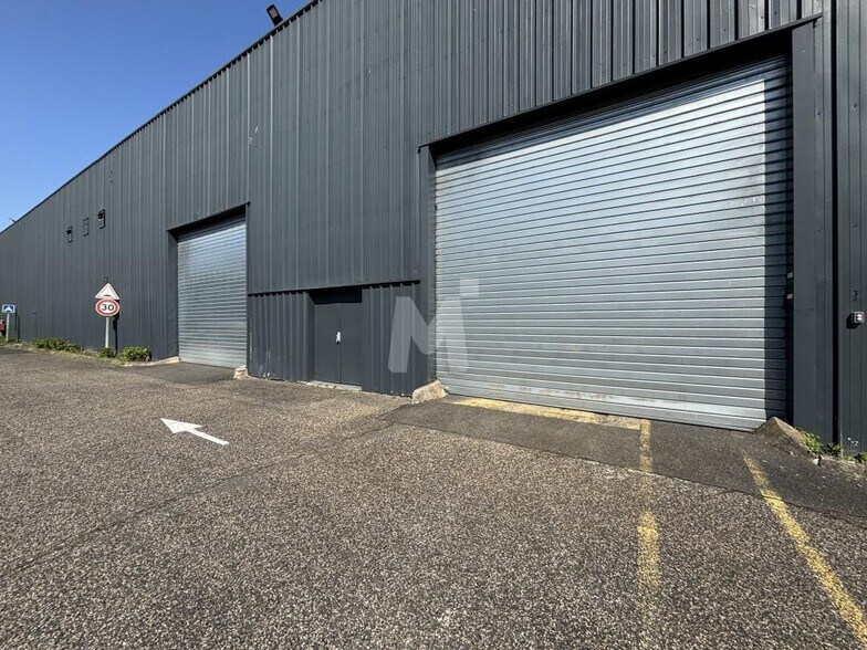 Local d’activités dans Palaiseau à louer - Photo de l’immeuble – Image 3 sur 11