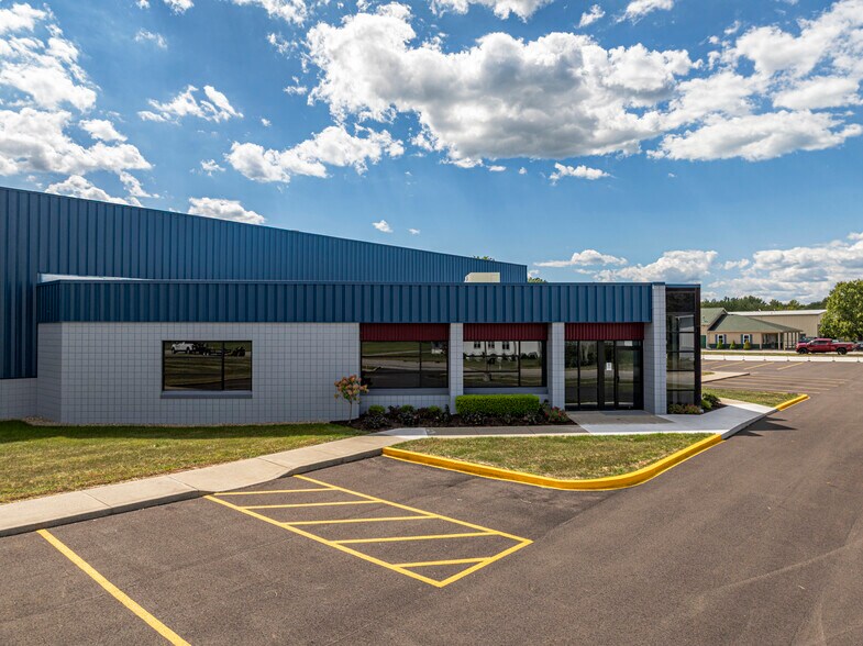 186 Commerce Dr, LaGrange, OH à louer - Photo de l’immeuble – Image 2 sur 23