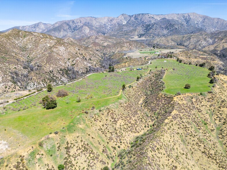 13557 Mile High Ranch Rd, Oak Glen, CA à vendre - Photo de l’immeuble – Image 2 sur 13