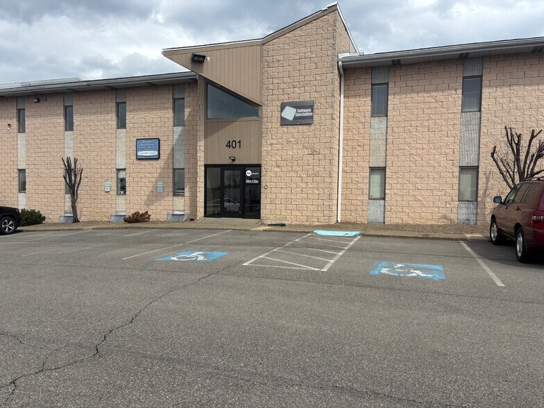 401 Smith Dr, Cranberry, PA à vendre - Photo de l’immeuble – Image 2 sur 9
