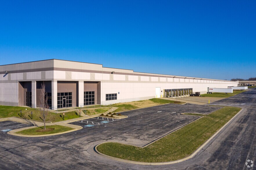 11400 Interchange Dr, Louisville, KY à louer - Photo de l’immeuble – Image 2 sur 8