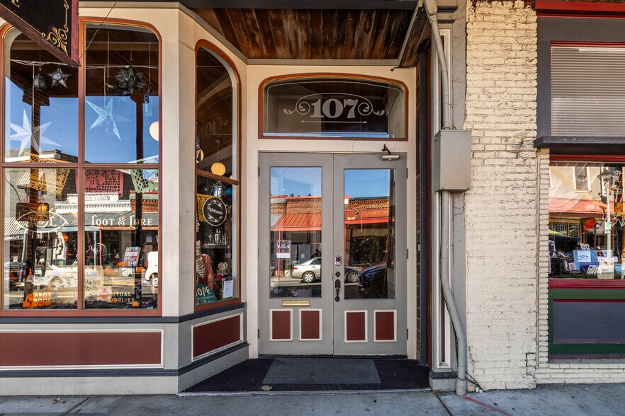 107 W Main St, Grass Valley, CA à vendre - Photo de l’immeuble – Image 2 sur 35